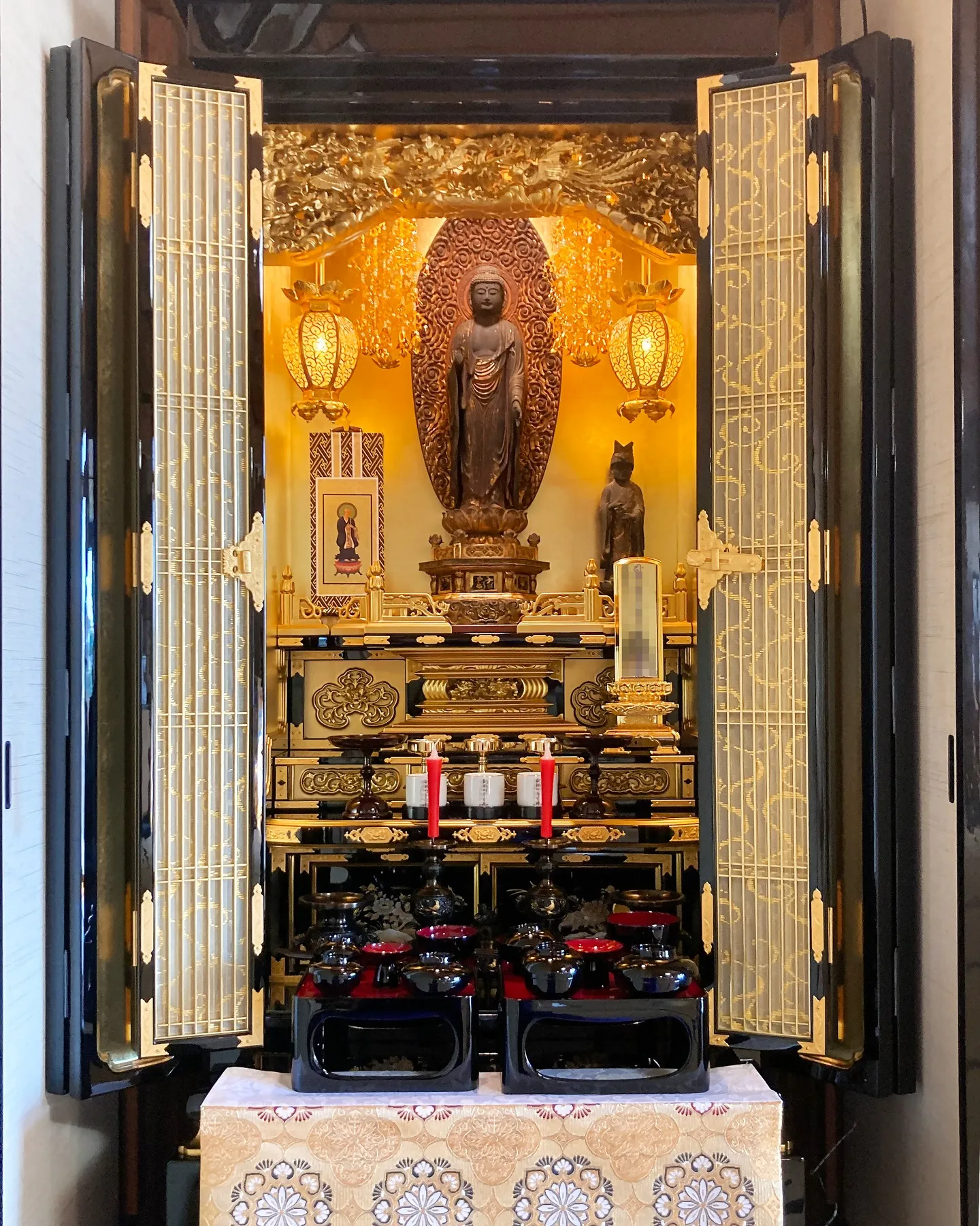 長年大切にお祀りされてきたご本尊様。